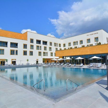 Mk Hotel Tirana Rinas Eksteriør bilde The hotel's swimming pool