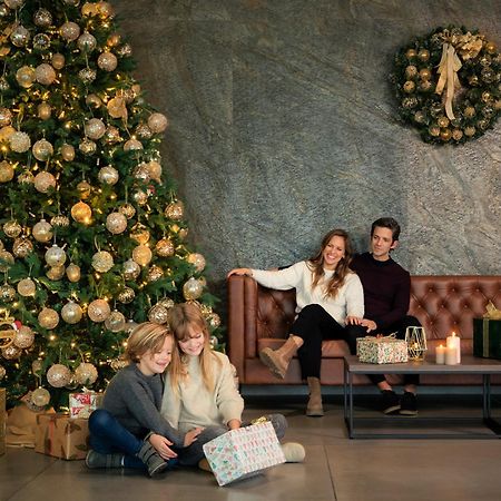 Mk Hotel Tirana Rinas Eksteriør bilde The 2019 Christmas tree at the Four Seasons Hotel