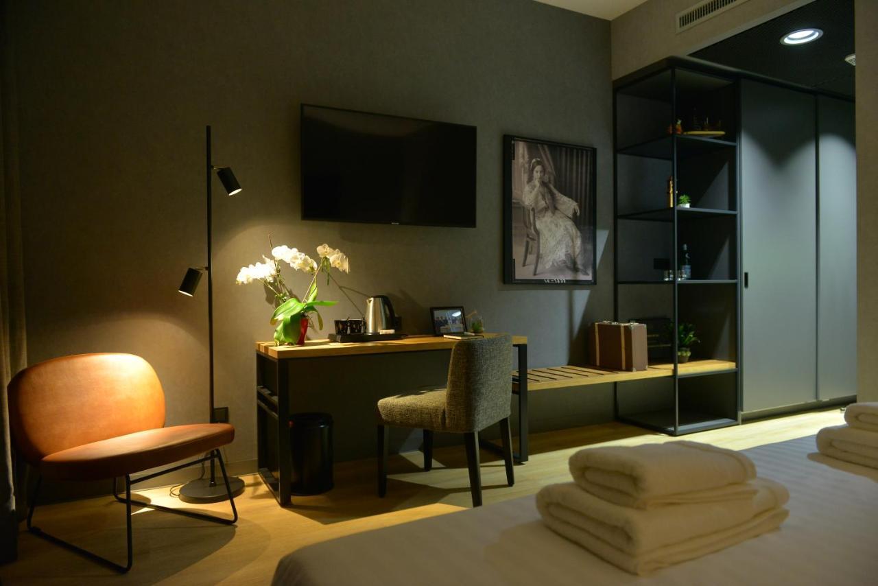 Mk Hotel Tirana Rinas Eksteriør bilde A room at the hotel
