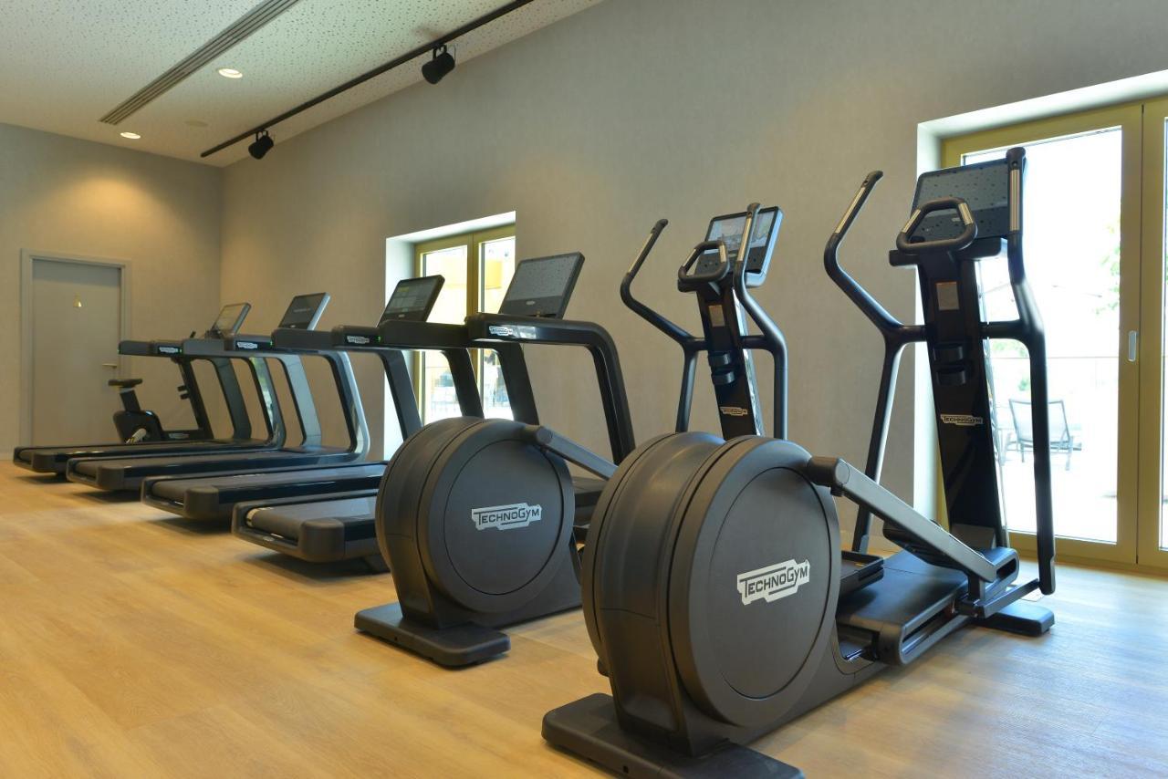 Mk Hotel Tirana Rinas Eksteriør bilde Elliptical cross trainer