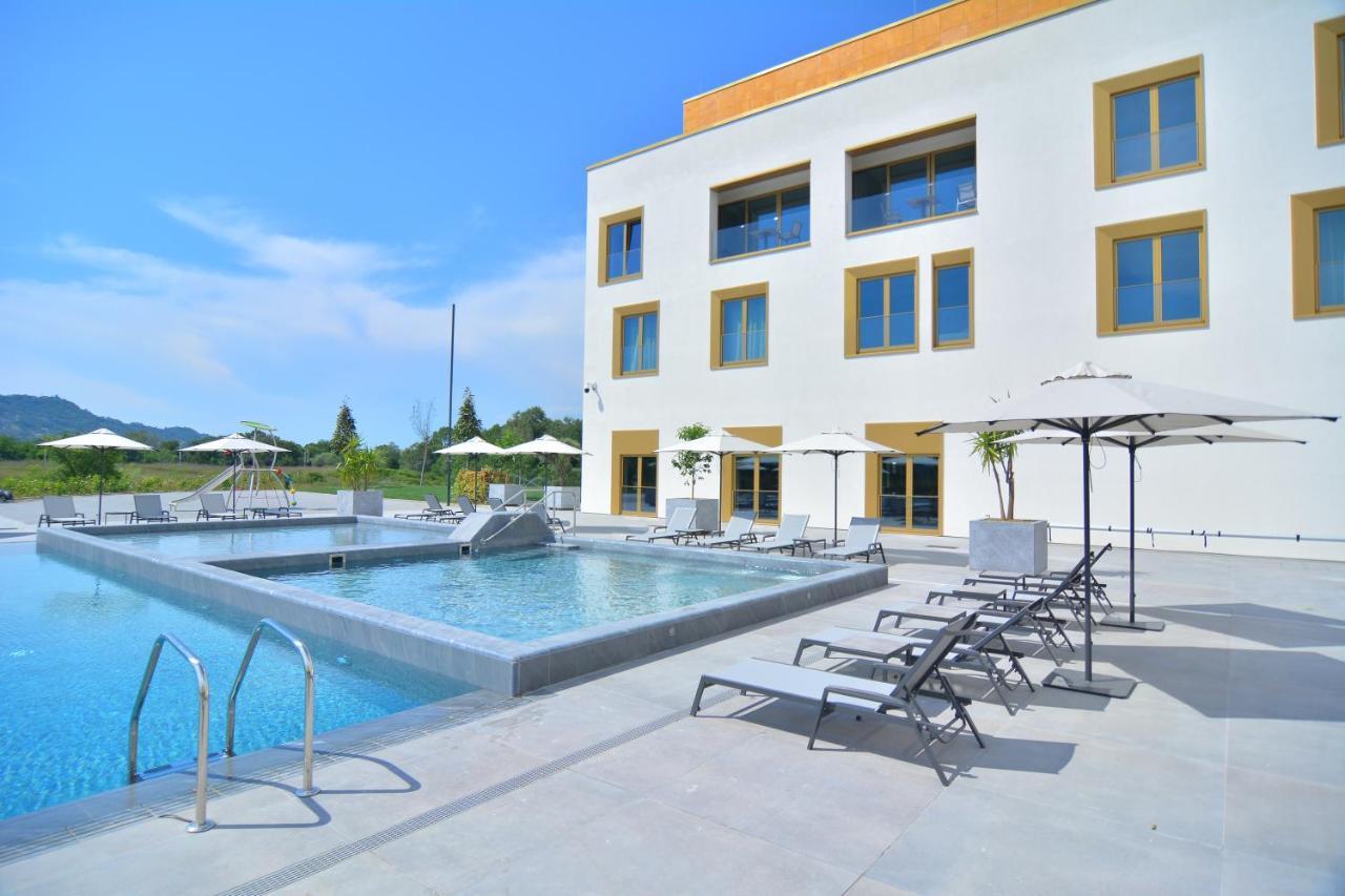 Mk Hotel Tirana Rinas Eksteriør bilde The outdoor pool