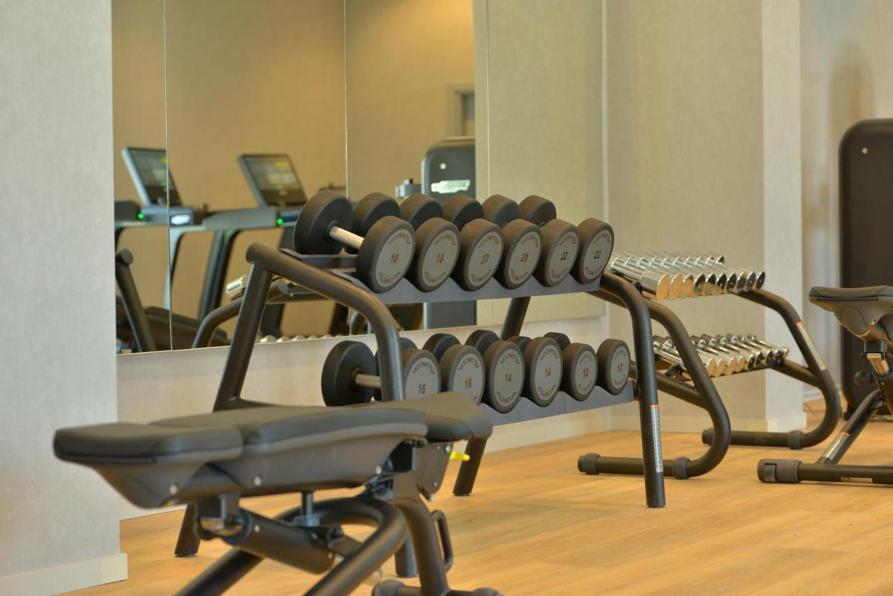 Mk Hotel Tirana Rinas Eksteriør bilde Dumbbells