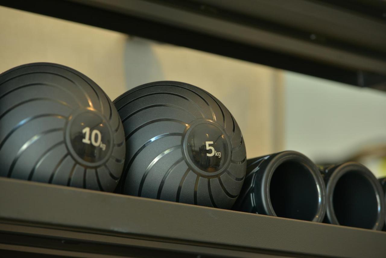 Mk Hotel Tirana Rinas Eksteriør bilde A set of kettlebells