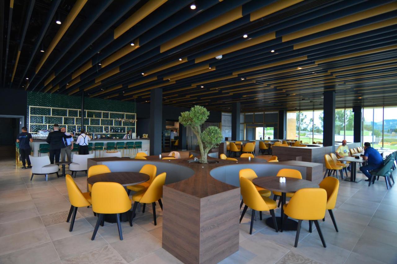 Mk Hotel Tirana Rinas Eksteriør bilde The interior of the lounge