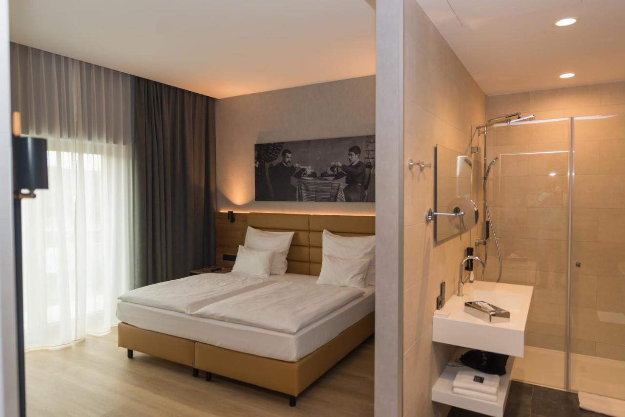 Mk Hotel Tirana Rinas Eksteriør bilde A room at the hotel