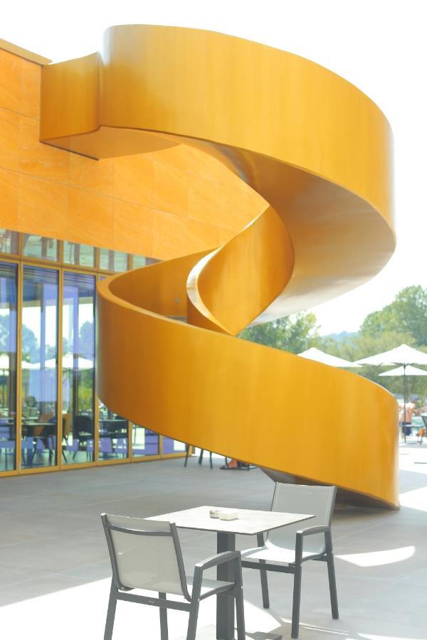 Mk Hotel Tirana Rinas Eksteriør bilde Spiral staircase