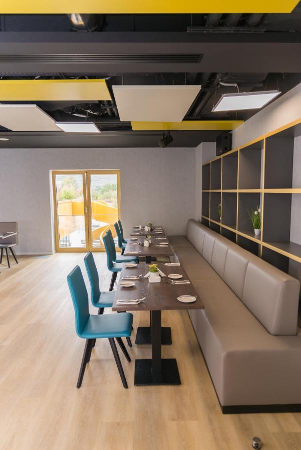 Mk Hotel Tirana Rinas Eksteriør bilde Restaurant interior