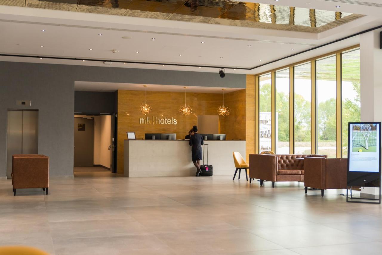 Mk Hotel Tirana Rinas Eksteriør bilde Lobby of M Hotel