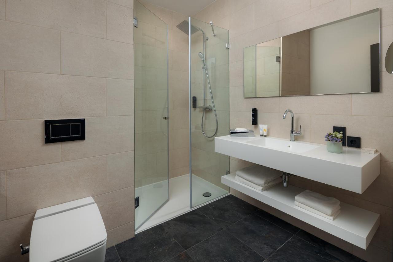 Mk Hotel Tirana Rinas Eksteriør bilde A modern bathroom