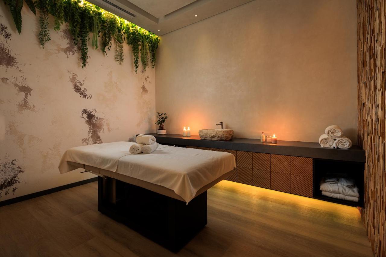 Mk Hotel Tirana Rinas Eksteriør bilde A massage table