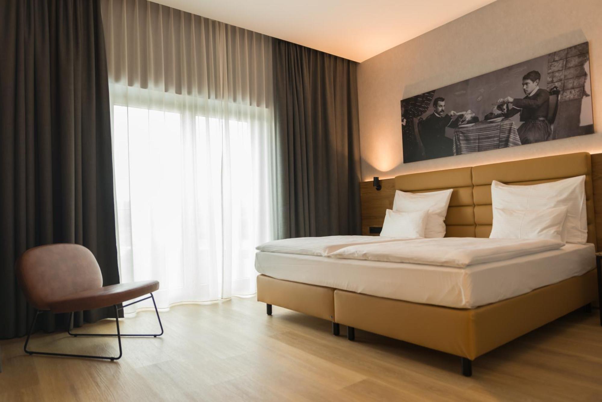 Mk Hotel Tirana Rinas Eksteriør bilde A room at the Hotel Axelmannstein
