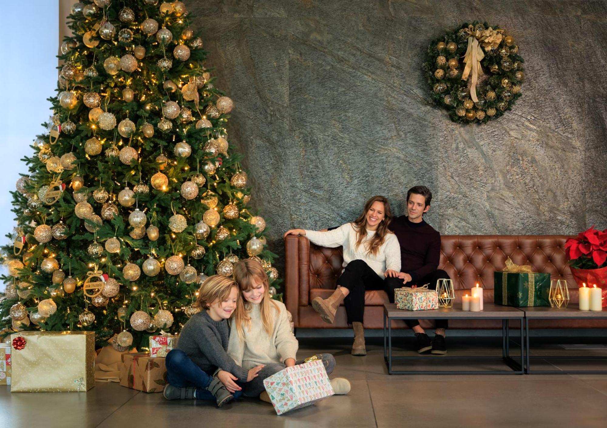 Mk Hotel Tirana Rinas Eksteriør bilde The 2019 Christmas tree at the Four Seasons Hotel