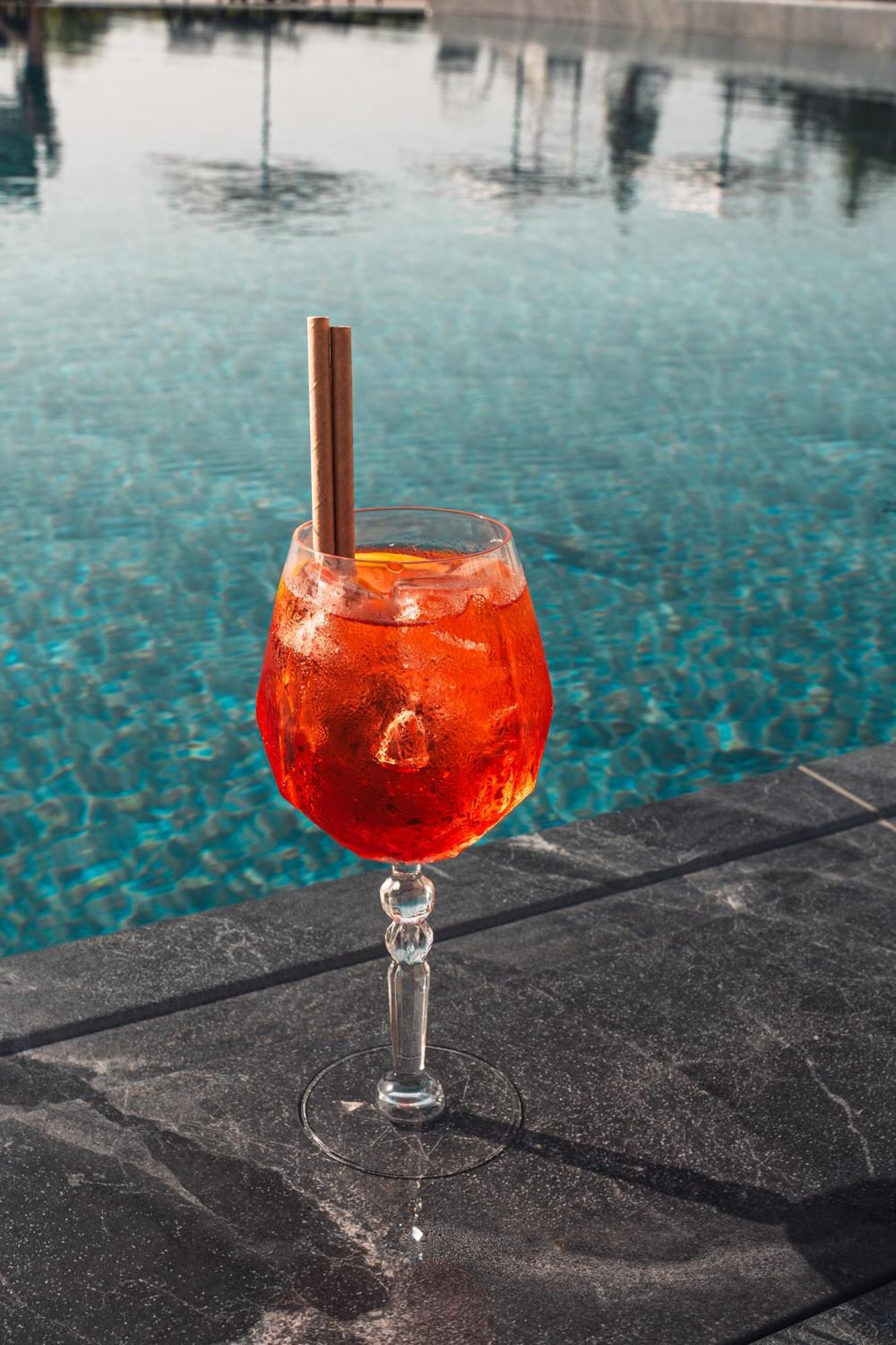 Mk Hotel Tirana Rinas Eksteriør bilde A glass of Aperol Spritz